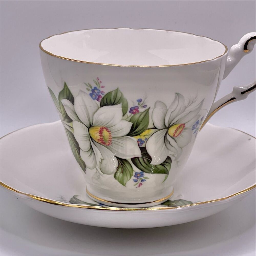 Regency Bone China Tea Cup & Saucer Set Daffodil Floral Gold Trim Vintage